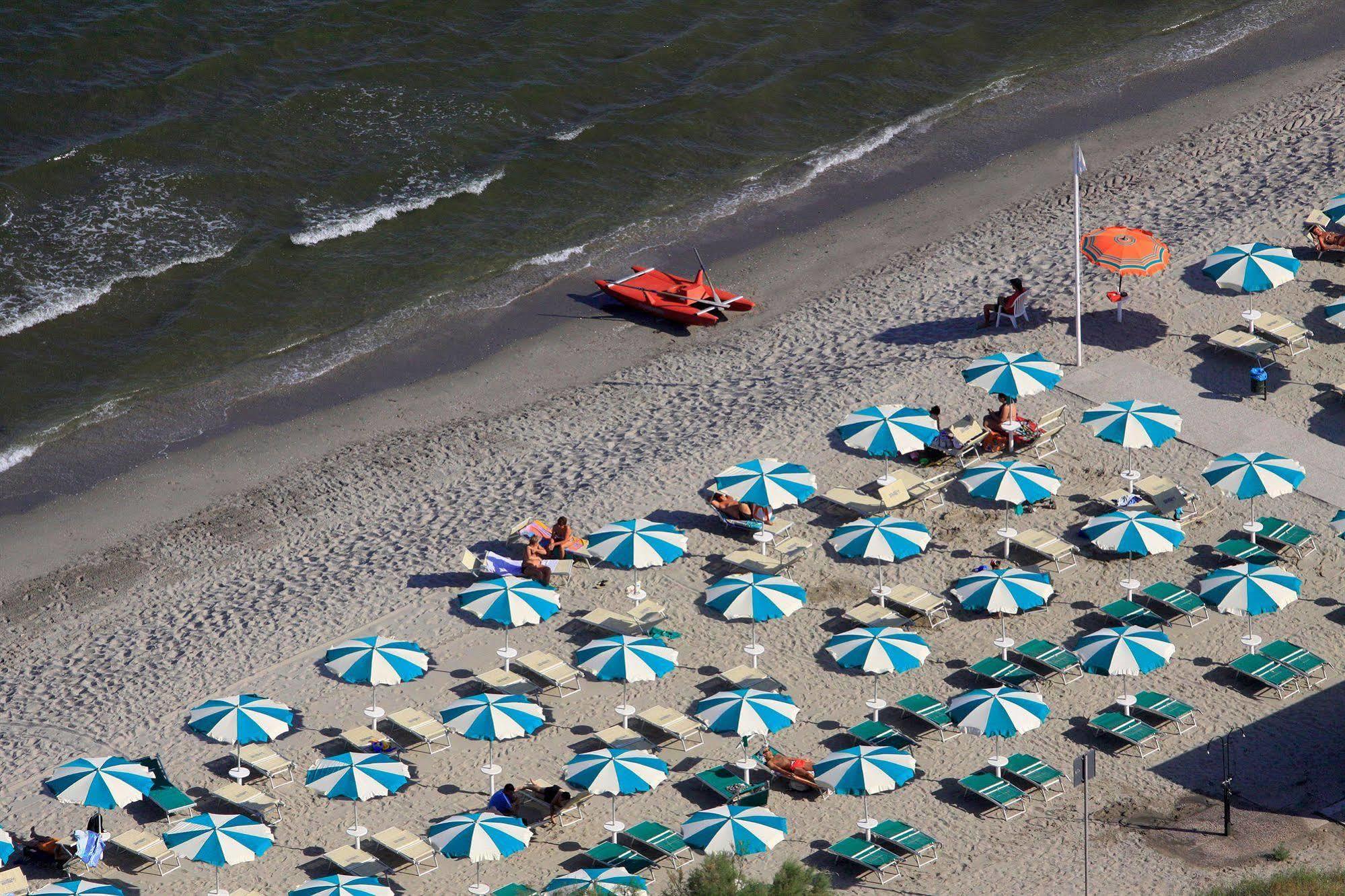 Club Village & Hotel Spiaggia Romea Лидо-ди-Волано Экстерьер фото